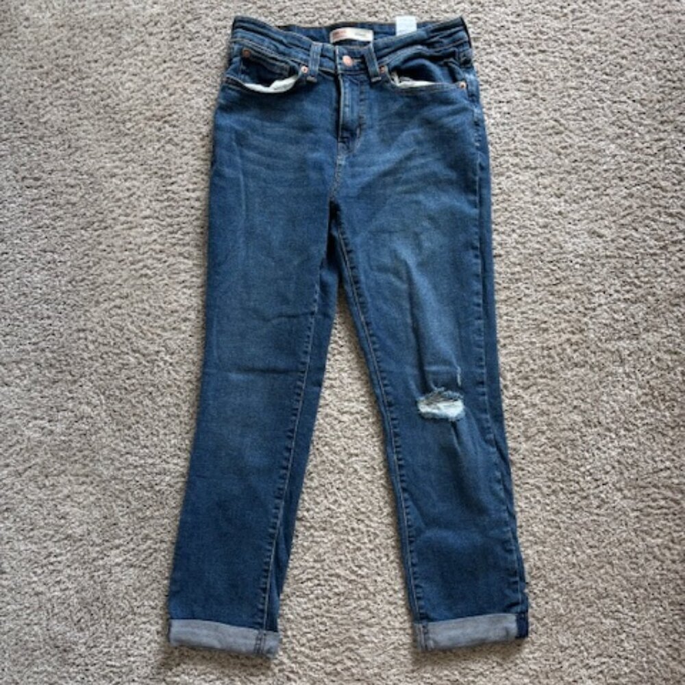 Levi's Mid Rise Boyfriend Jeans size 6